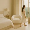 Poltrona Moderna Estofada Em Tecido Bouclé Branco Creme – Design Curvo E Confortável - Gab image 7